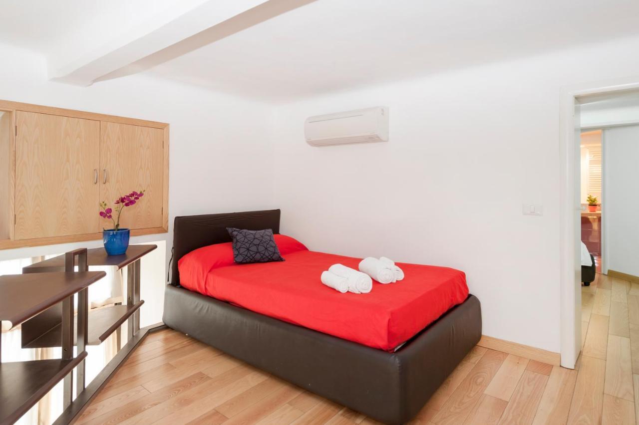 Inviting 3-bed In 4mins To Colosseo Rom