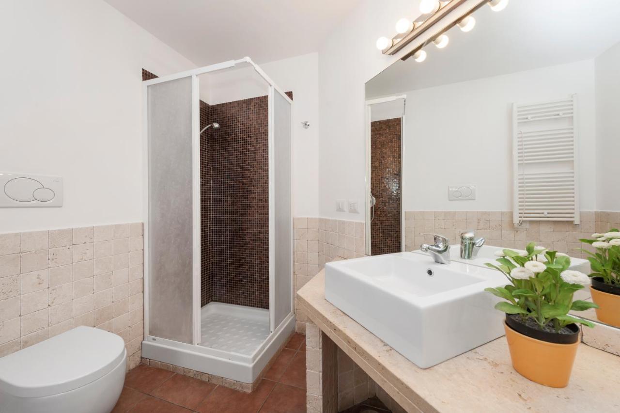 Apartment Inviting 3-bed In 4mins To Colosseo Rom