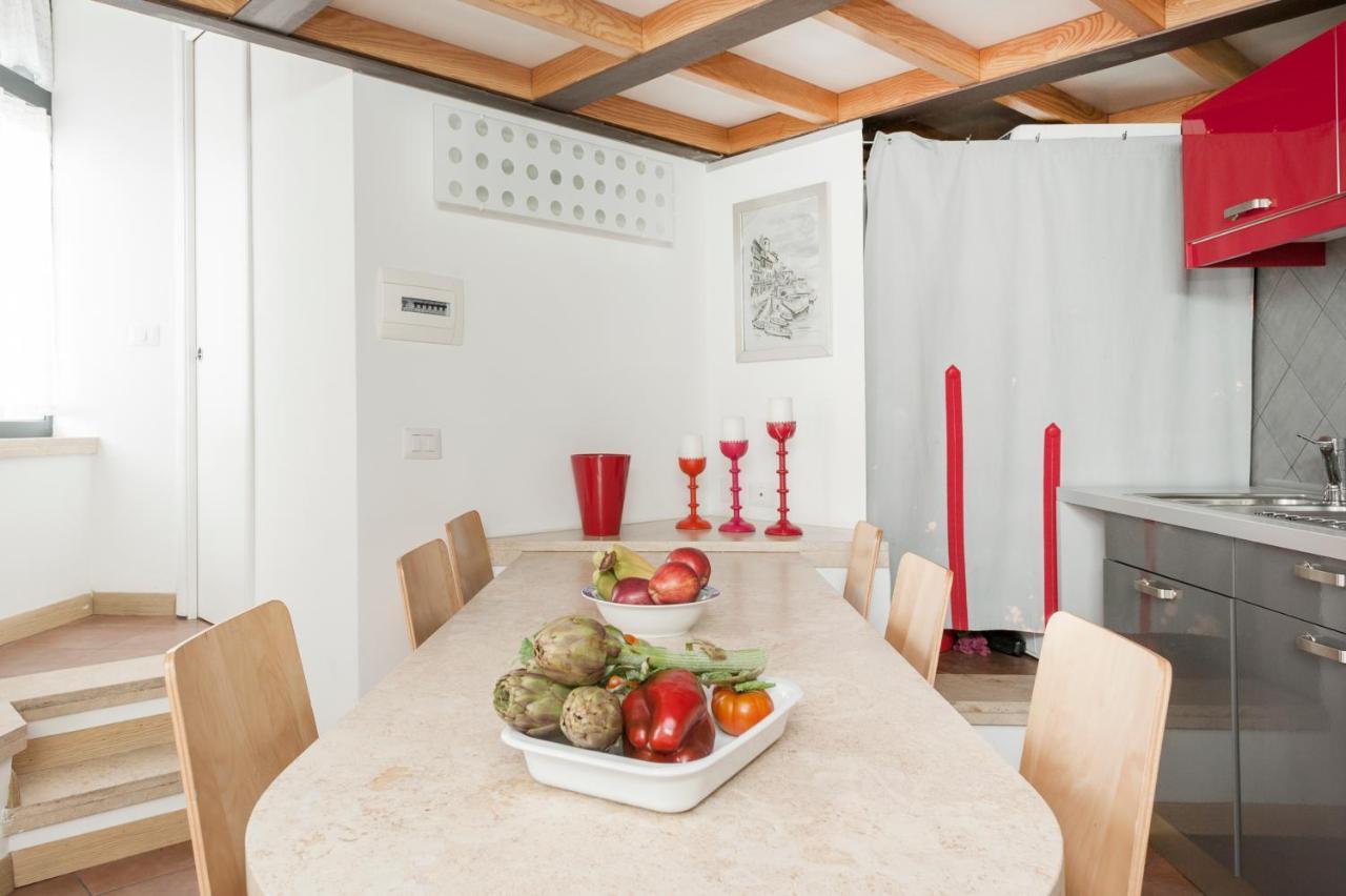 Apartment Inviting 3-bed In 4mins To Colosseo Rom