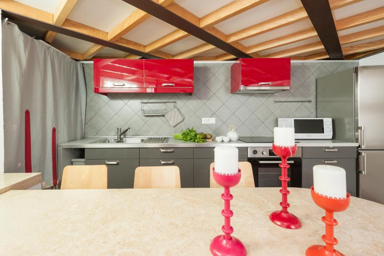 Apartment Inviting 3-bed In 4mins To Colosseo Rom